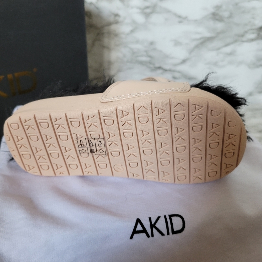 AKID Fur Kids Slippers Nude Slides 11-13 - Picture 3 of 4